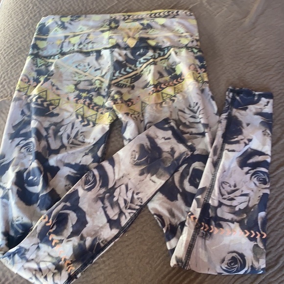 Teeki Desert Rose Hot Pant yoga leggings - Picture 8 of 10